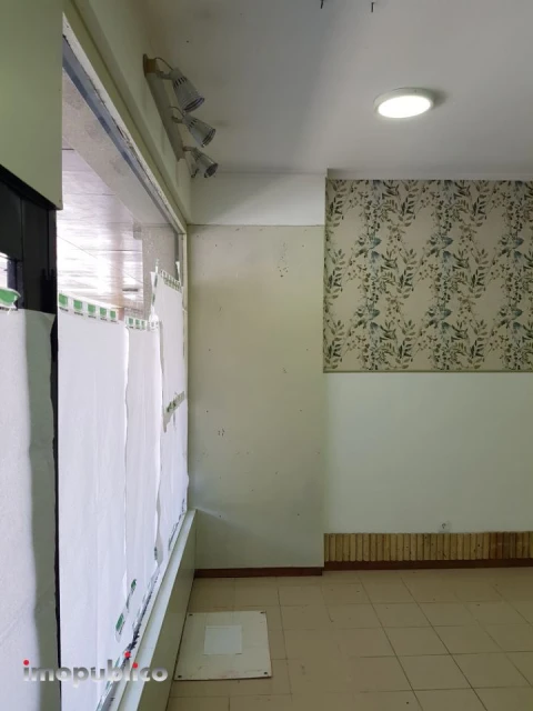 Loja para Arrendamento em Vila de Prado