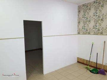 Loja para Arrendamento em Vila de Prado