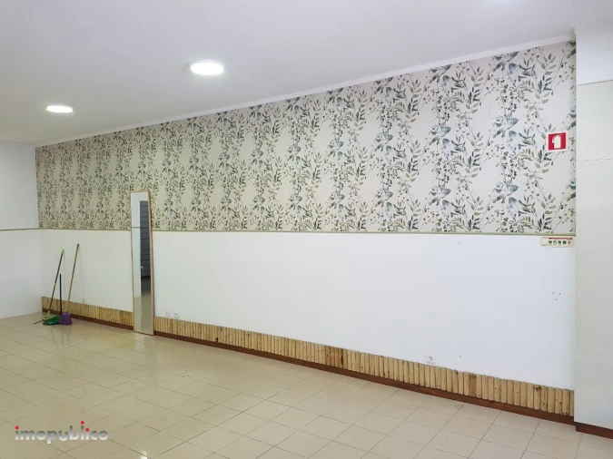 Loja para Arrendamento em Vila de Prado Foto 3