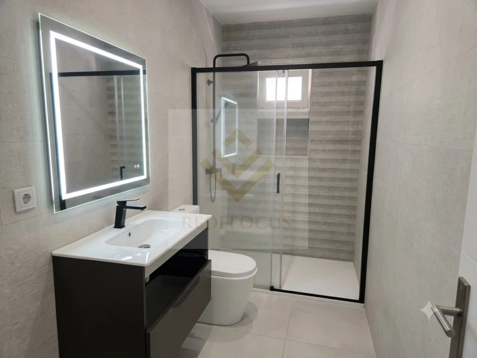 Moradia T4 para Venda em Fiães Foto 13