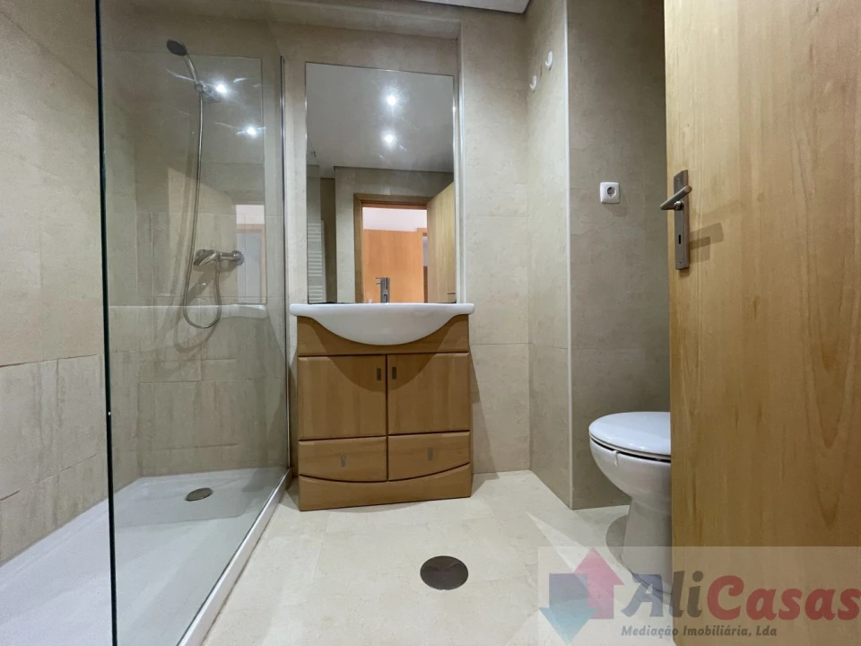 Apartamento T2 para Venda em Mafamude e Vilar do Paraíso Foto 23
