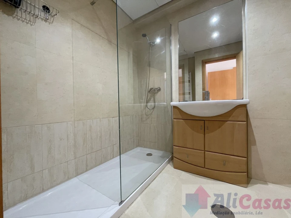 Apartamento T2 para Venda em Mafamude e Vilar do Paraíso Foto 24