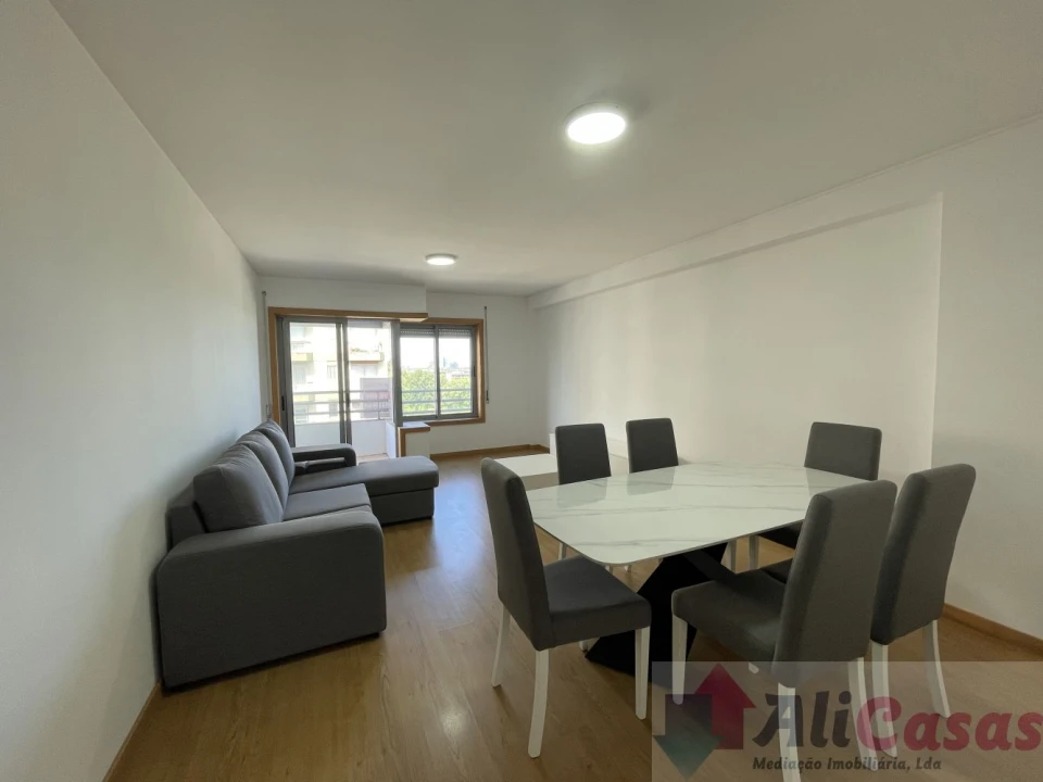 Apartamento T2 para Venda em Mafamude e Vilar do Paraíso Foto 1