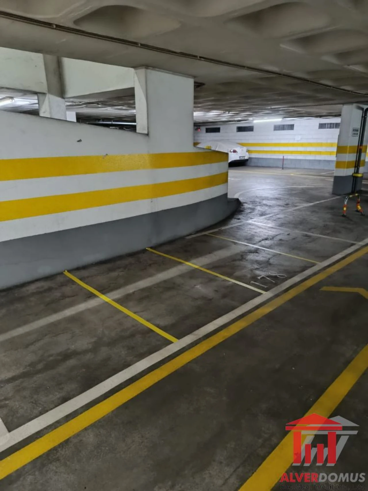 Garagem para Venda em Olivais Foto 12