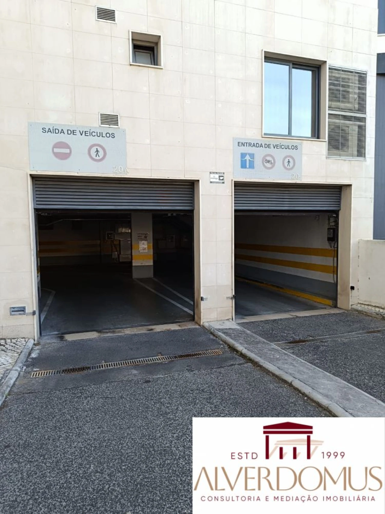 Garagem para Venda em Olivais Foto 2