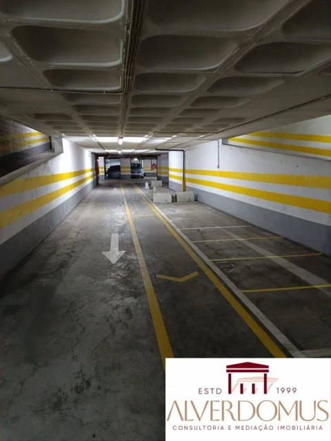 Garagem para Venda em Olivais