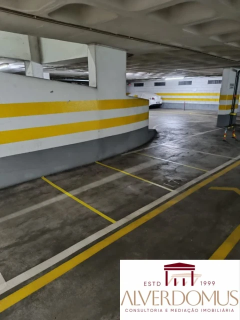 Garagem para Venda em Olivais