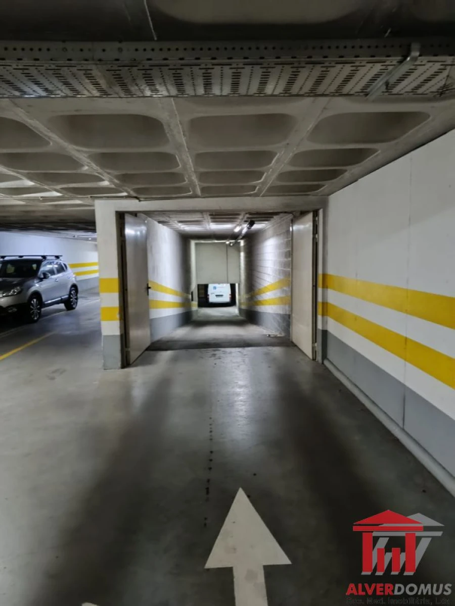 Garagem para Venda em Olivais Foto 6