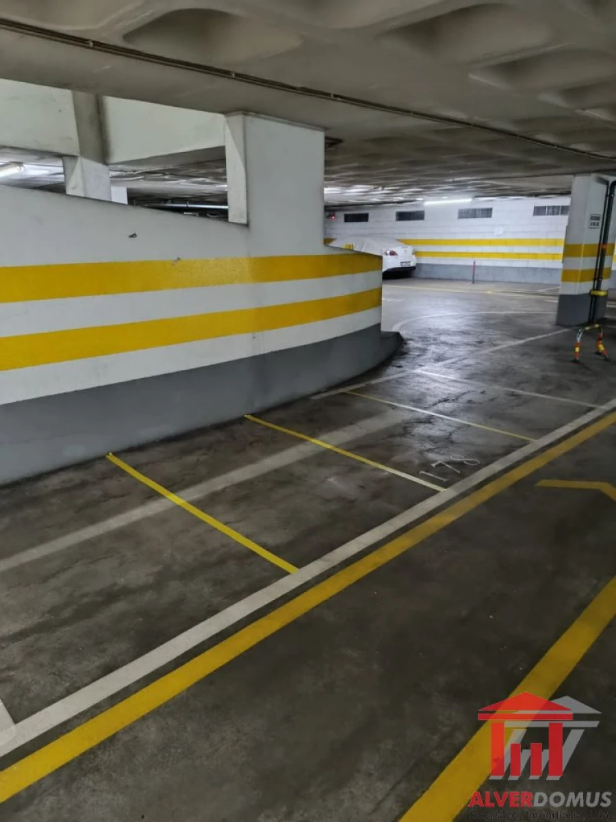 Garagem para Venda em Olivais Foto 9