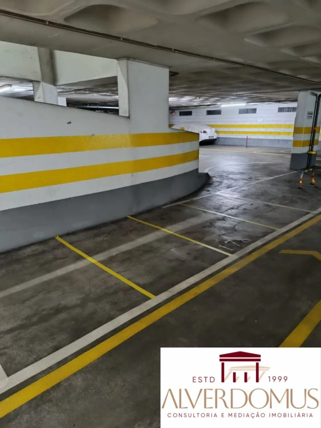 Garagem para Venda em Olivais Foto 9