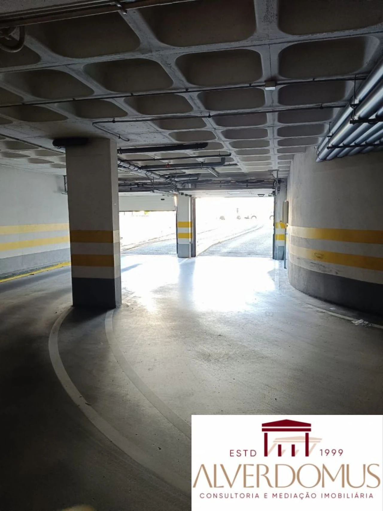 Garagem para Venda em Olivais Foto 3