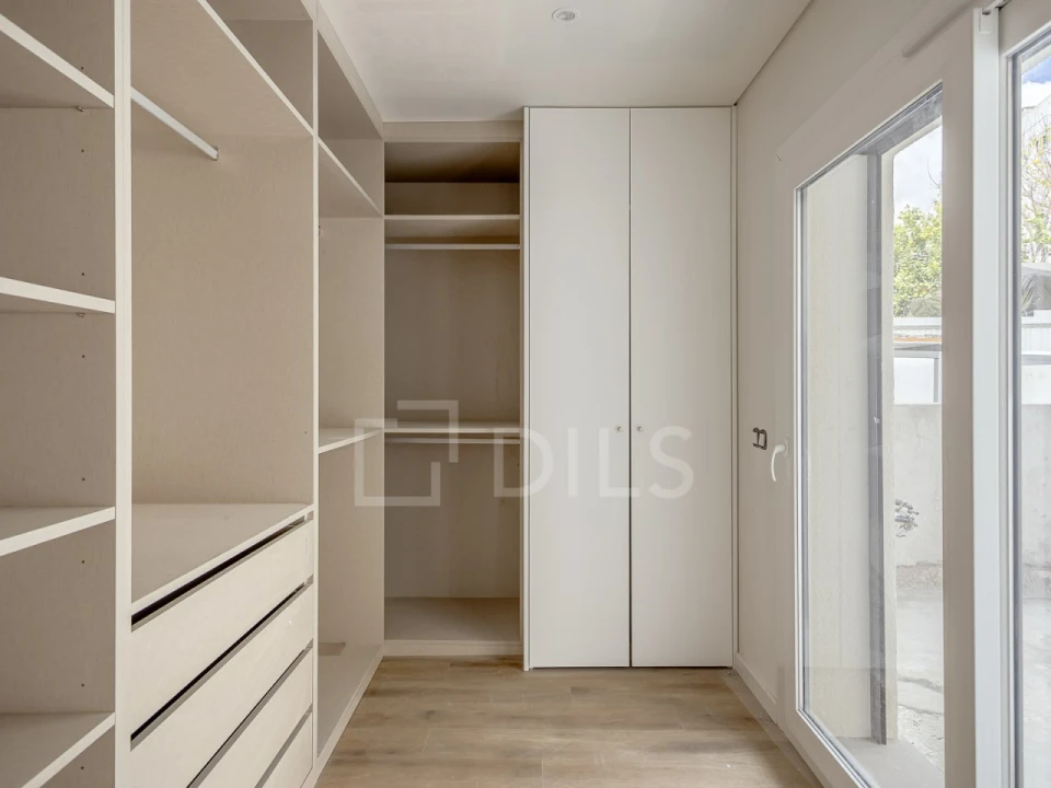 Apartamento T3 para Venda em Almada, Cova da Piedade, Pragal e Cacilhas Foto 24