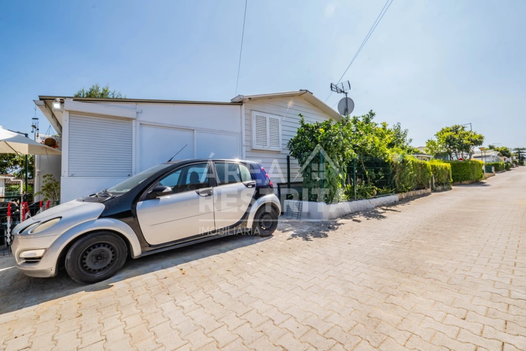 Moradia T4 para Venda em Fernao Ferro Foto 30