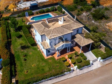 Moradia T4 para Venda em Albufeira e Olhos de Água