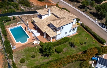 Moradia T4 para Venda em Albufeira e Olhos de Água