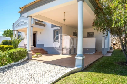 Moradia T4 para Venda em Albufeira e Olhos de Água