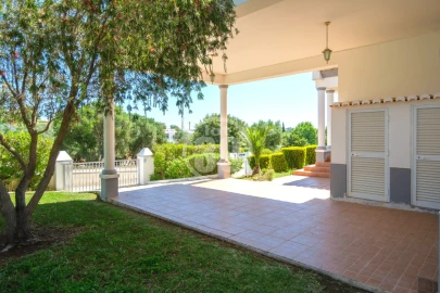 Moradia T4 para Venda em Albufeira e Olhos de Água