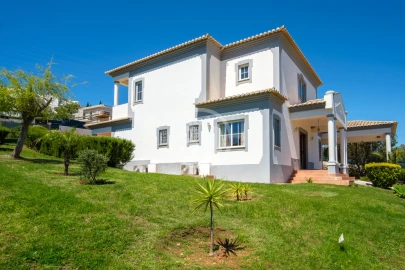 Moradia T4 para Venda em Albufeira e Olhos de Água