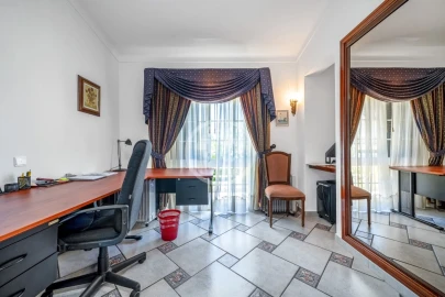 Moradia T5 para Venda em Quarteira
