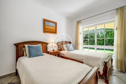 Moradia T5 para Venda em Quarteira