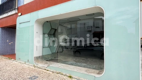 Loja para Arrendamento em Vila Nova de Famalicão e Calendário