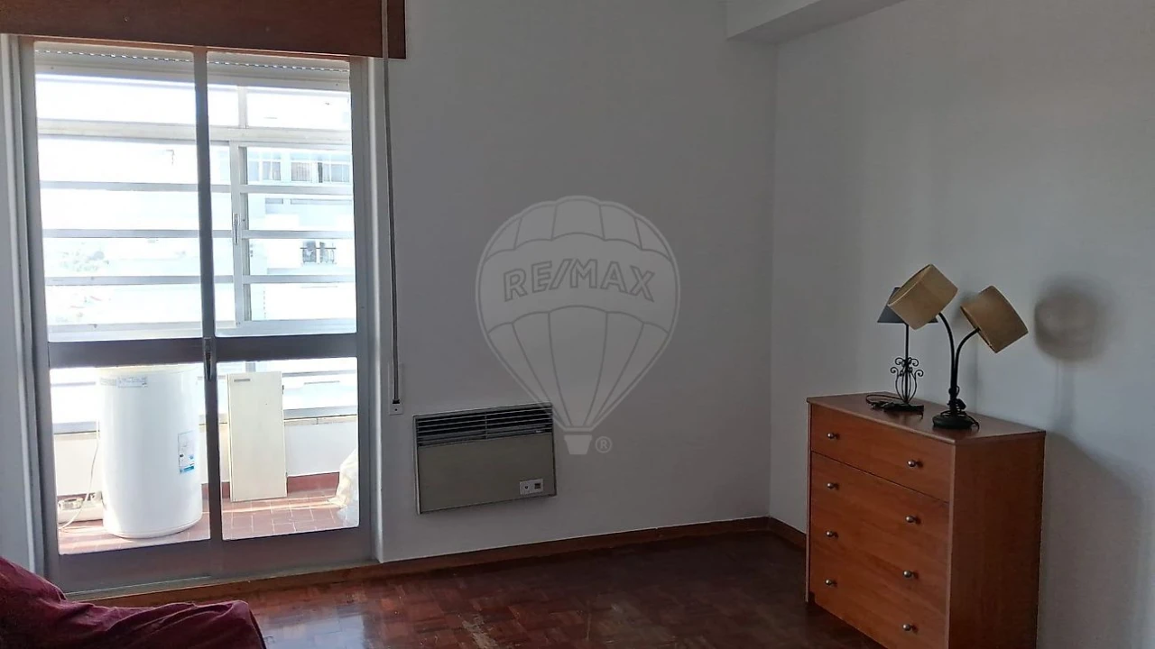 Apartamento T4 para Arrendamento em São João Baptista e Santa Maria dos Olivais Foto 8