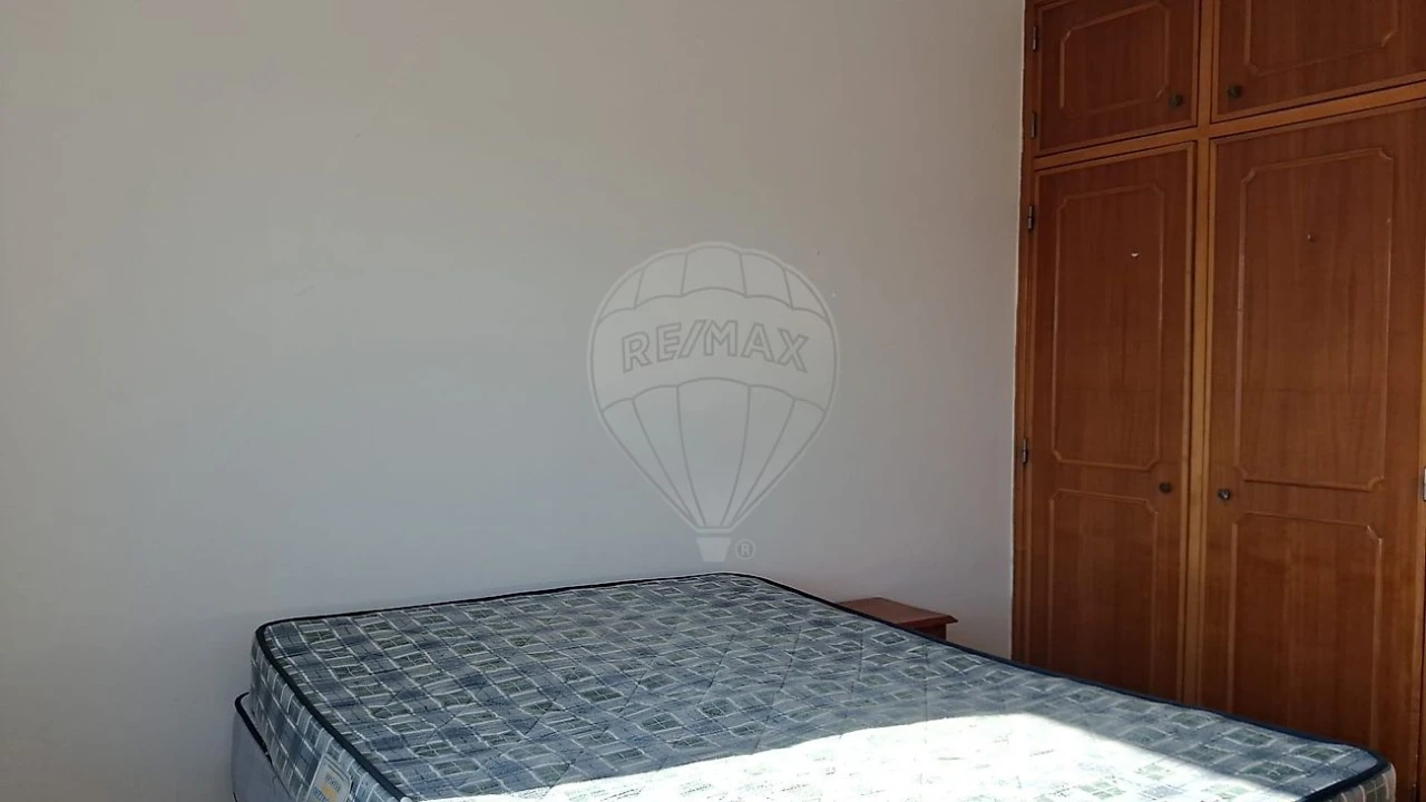 Apartamento T4 para Arrendamento em São João Baptista e Santa Maria dos Olivais Foto 6