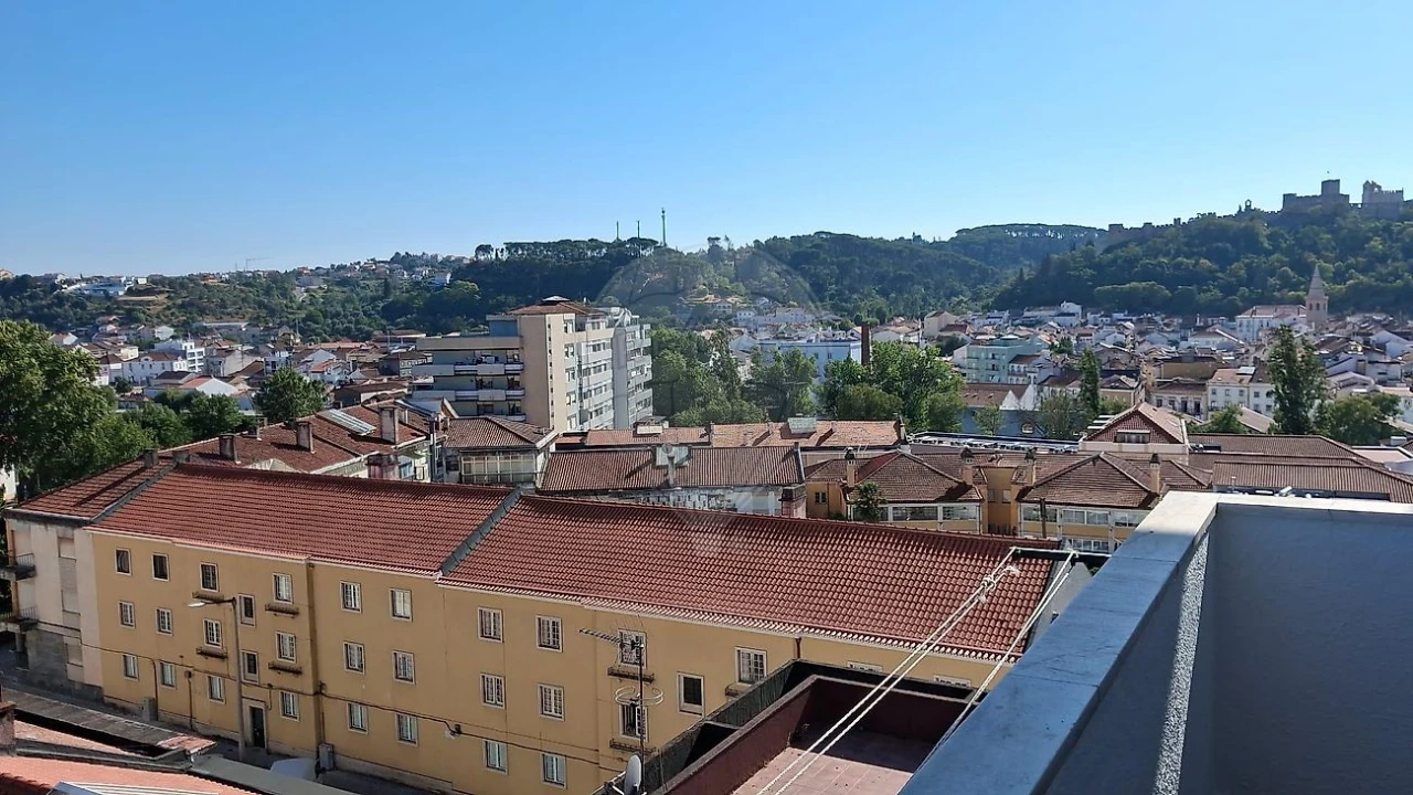 Apartamento T4 para Arrendamento em São João Baptista e Santa Maria dos Olivais Foto 10