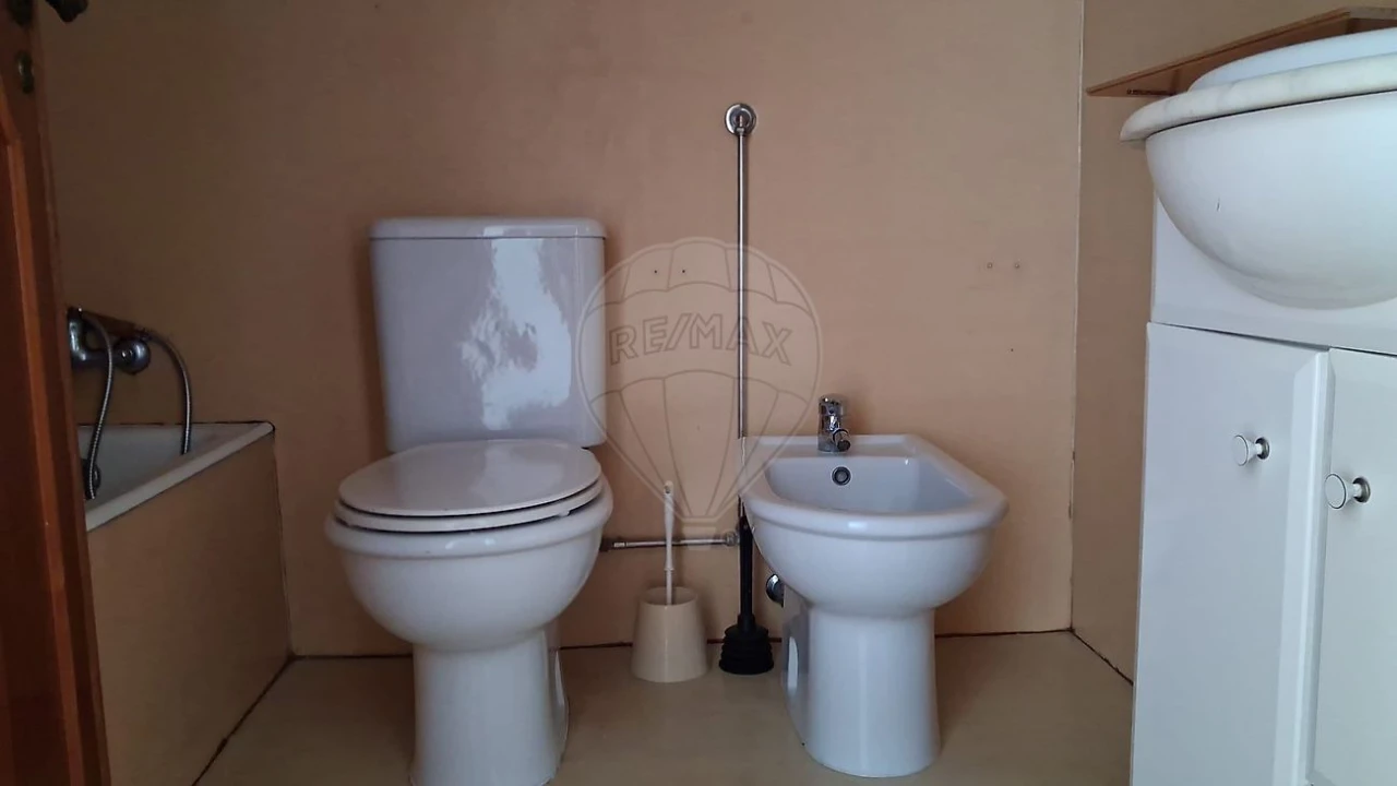 Apartamento T4 para Arrendamento em São João Baptista e Santa Maria dos Olivais Foto 2