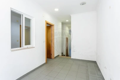 Apartamento T0 para Venda em Mina de Água