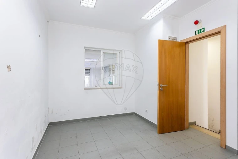 Apartamento T0 para Venda em Mina de Água Foto 4