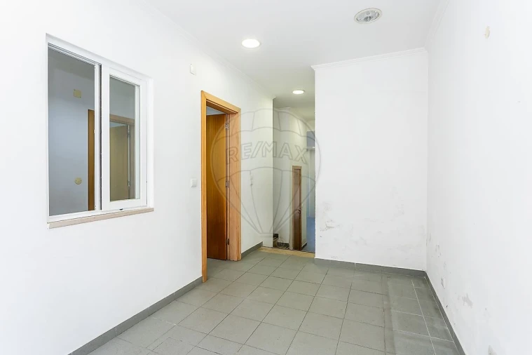 Apartamento T0 para Venda em Mina de Água Foto 10