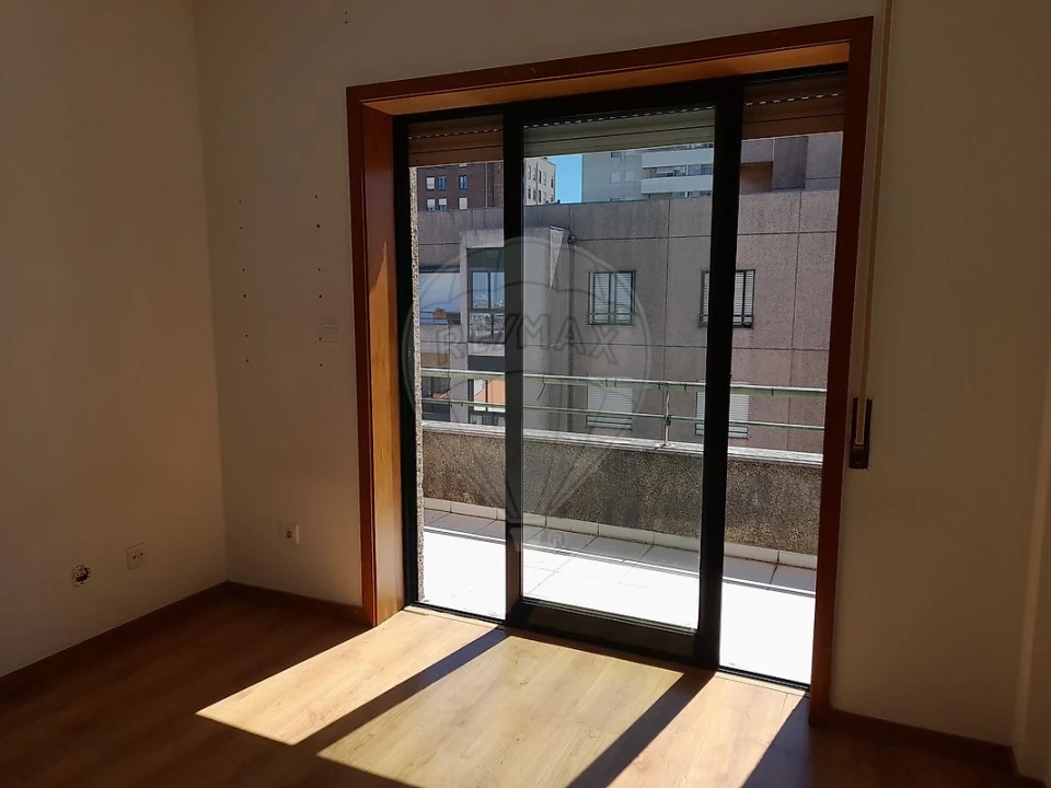 Apartamento T2 para Arrendamento em Mafamude e Vilar do Paraíso Foto 20