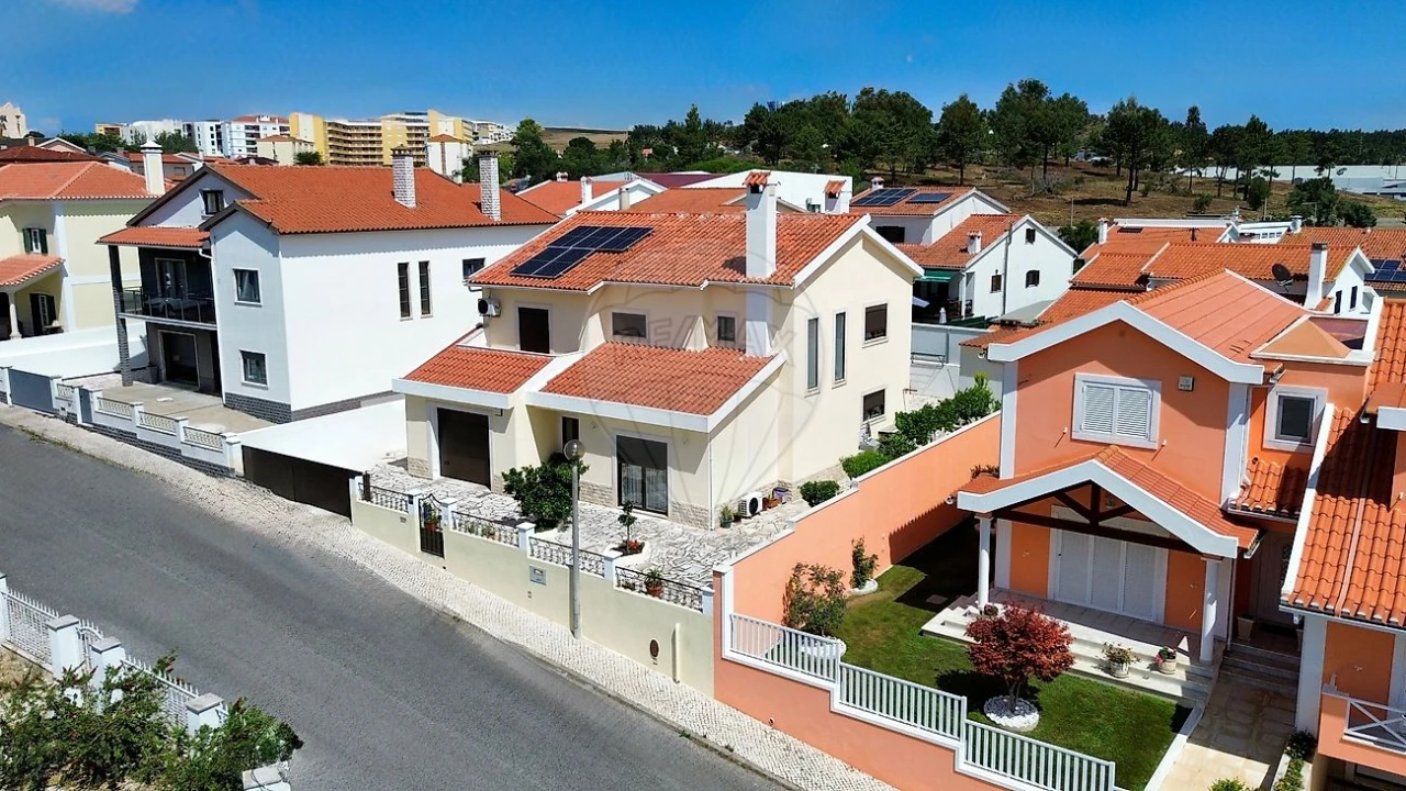 Moradia T5 para Venda em Santa Maria, São Pedro e Matacães Foto 27