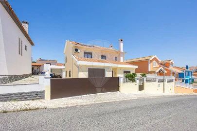 Moradia T5 para Venda em Santa Maria, São Pedro e Matacães