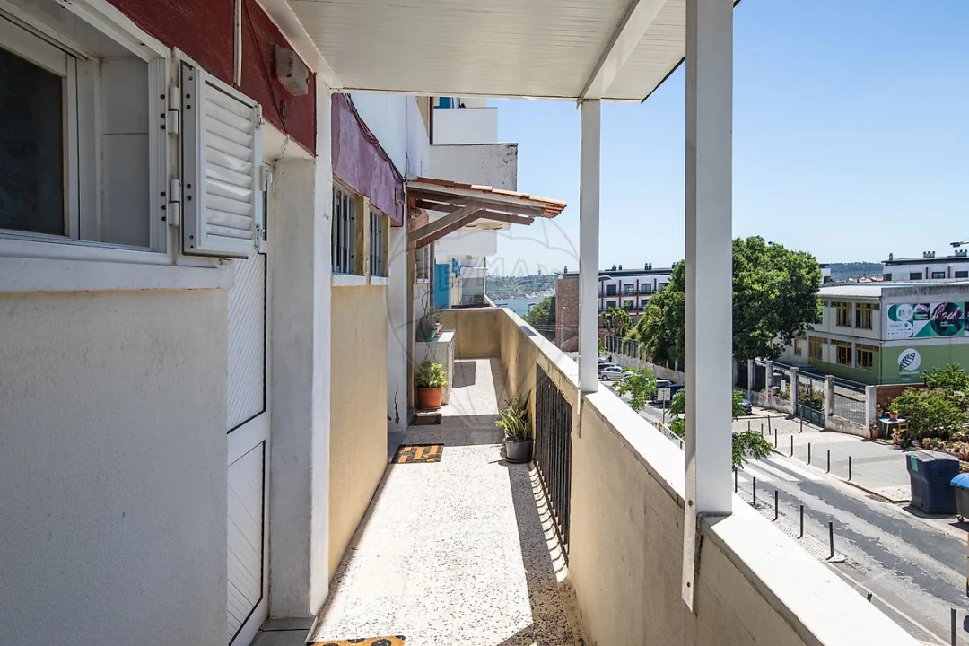 Apartamento T3 para Venda em Ajuda Foto 2