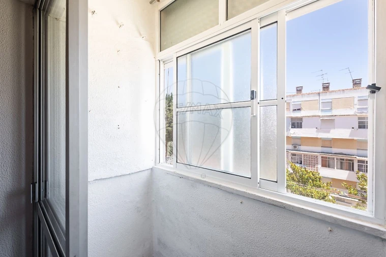 Apartamento T3 para Venda em Ajuda Foto 13
