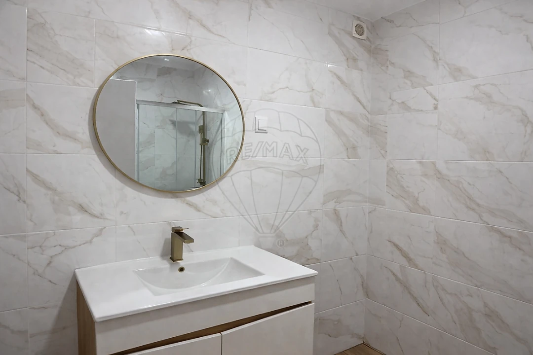 Apartamento T2 para Arrendamento em Santa Maria, São Pedro e Matacães Foto 14