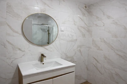 Apartamento T2 para Arrendamento em Santa Maria, São Pedro e Matacães