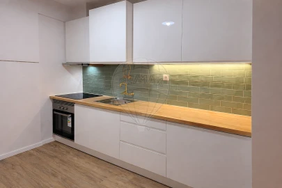 Apartamento T2 para Arrendamento em Santa Maria, São Pedro e Matacães