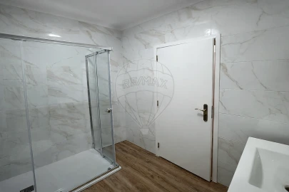 Apartamento T2 para Arrendamento em Santa Maria, São Pedro e Matacães