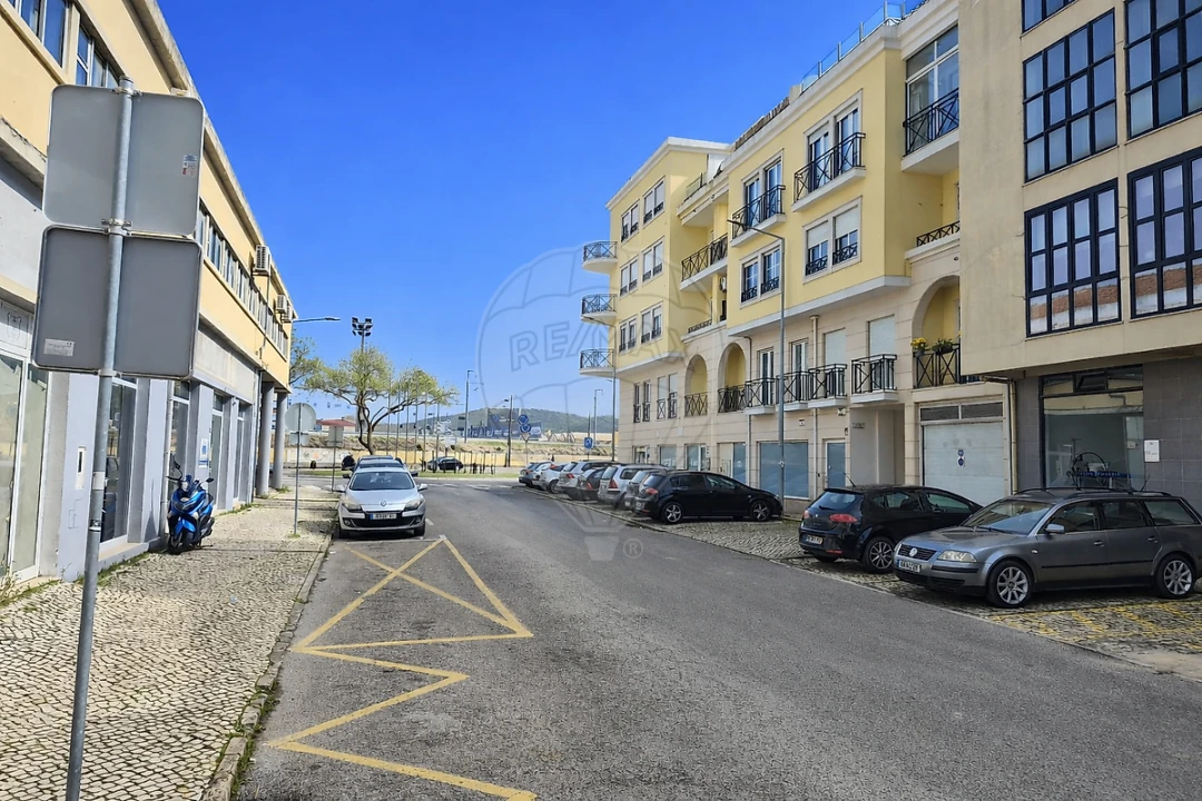 Apartamento T2 para Arrendamento em Santa Maria, São Pedro e Matacães Foto 13