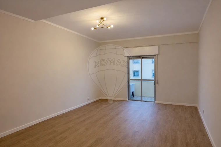 Apartamento T2 para Arrendamento em Santa Maria, São Pedro e Matacães Foto 3