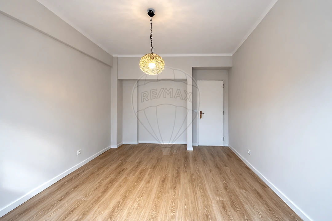 Apartamento T2 para Arrendamento em Santa Maria, São Pedro e Matacães Foto 5