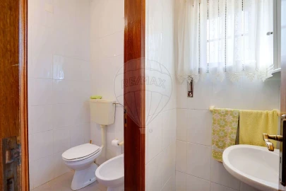 Moradia T5 para Venda em Santiago dos Velhos