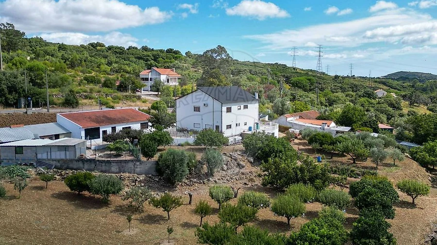 Moradia T5 para Venda em Santiago dos Velhos