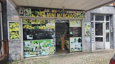 Loja para Venda em Póvoa de Santa Iria e Forte da Casa