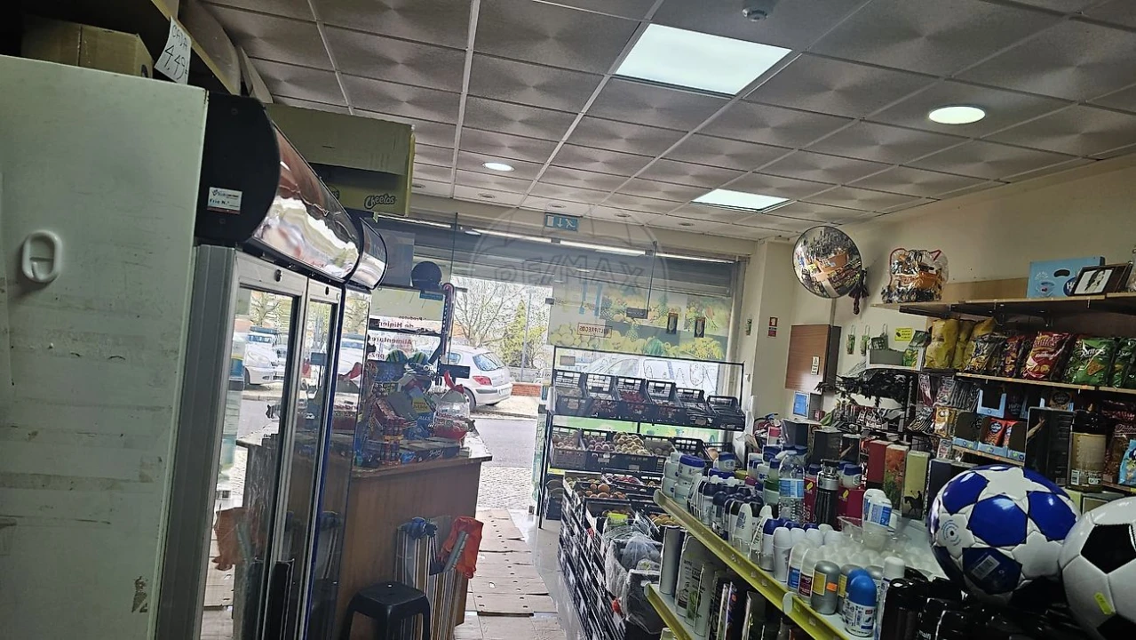 Loja para Venda em Póvoa de Santa Iria e Forte da Casa Foto 2