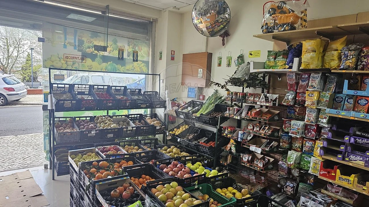 Loja para Venda em Póvoa de Santa Iria e Forte da Casa Foto 1