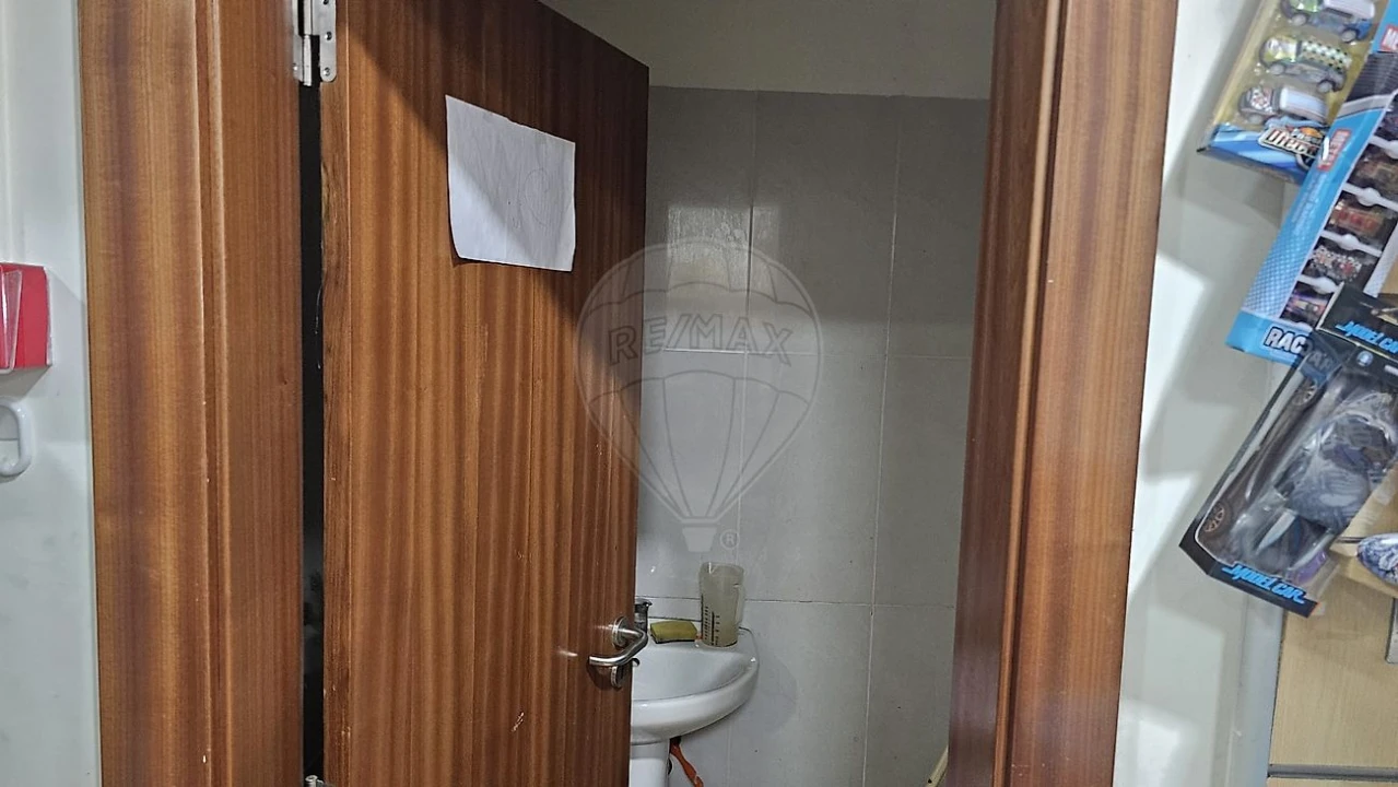 Loja para Venda em Póvoa de Santa Iria e Forte da Casa Foto 4